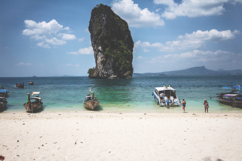 4-island-tour-krabi-thailand-poda-island-felsen