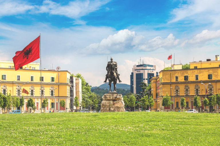 Albaniens Hauptstadt Tirana - Sehenswürdigkeiten & Tipps