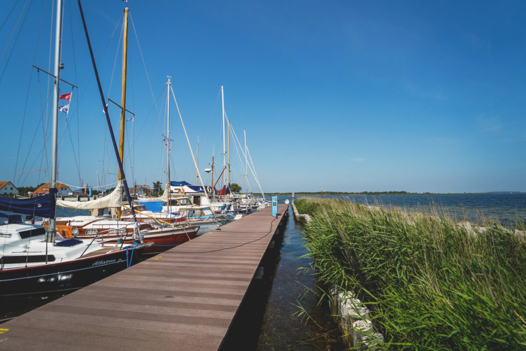 Insel-Hiddensee-Neuendorf-Hafen-Boote