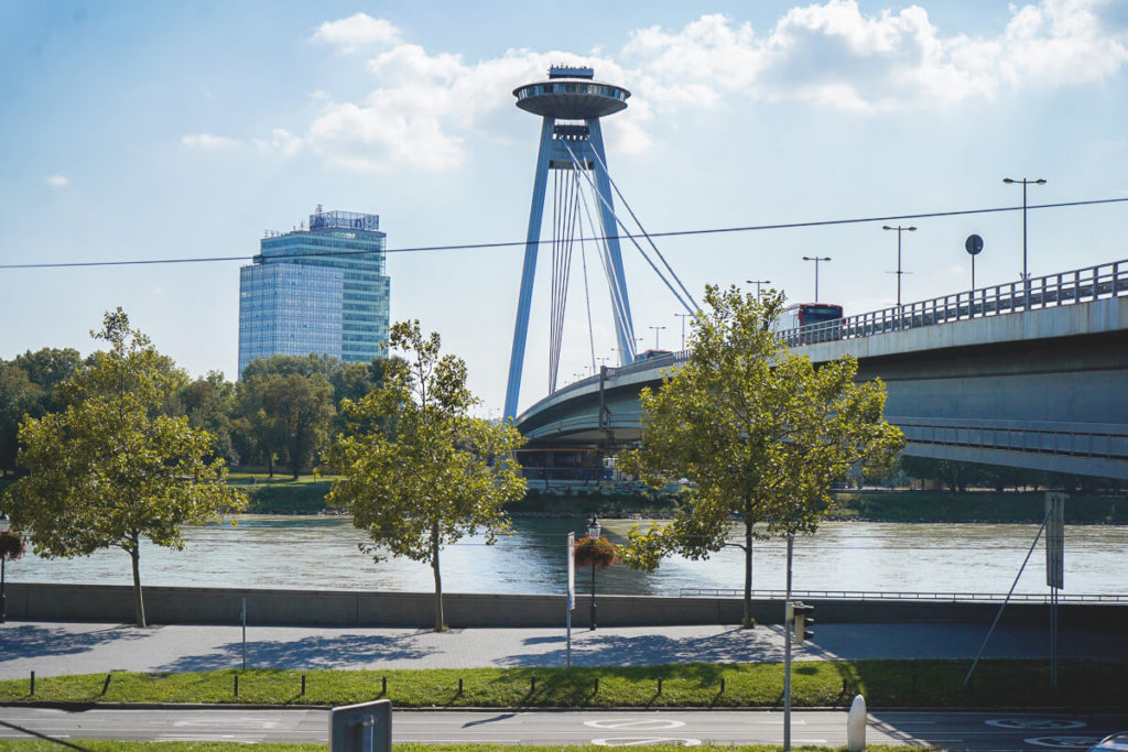 Bratislava-Sehenswuerdigkeiten-UFO-Aussichtsplattform-Bruecke