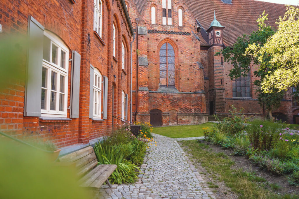 Wismar-Kirche-Heiligen-Geist-Innenhof-3