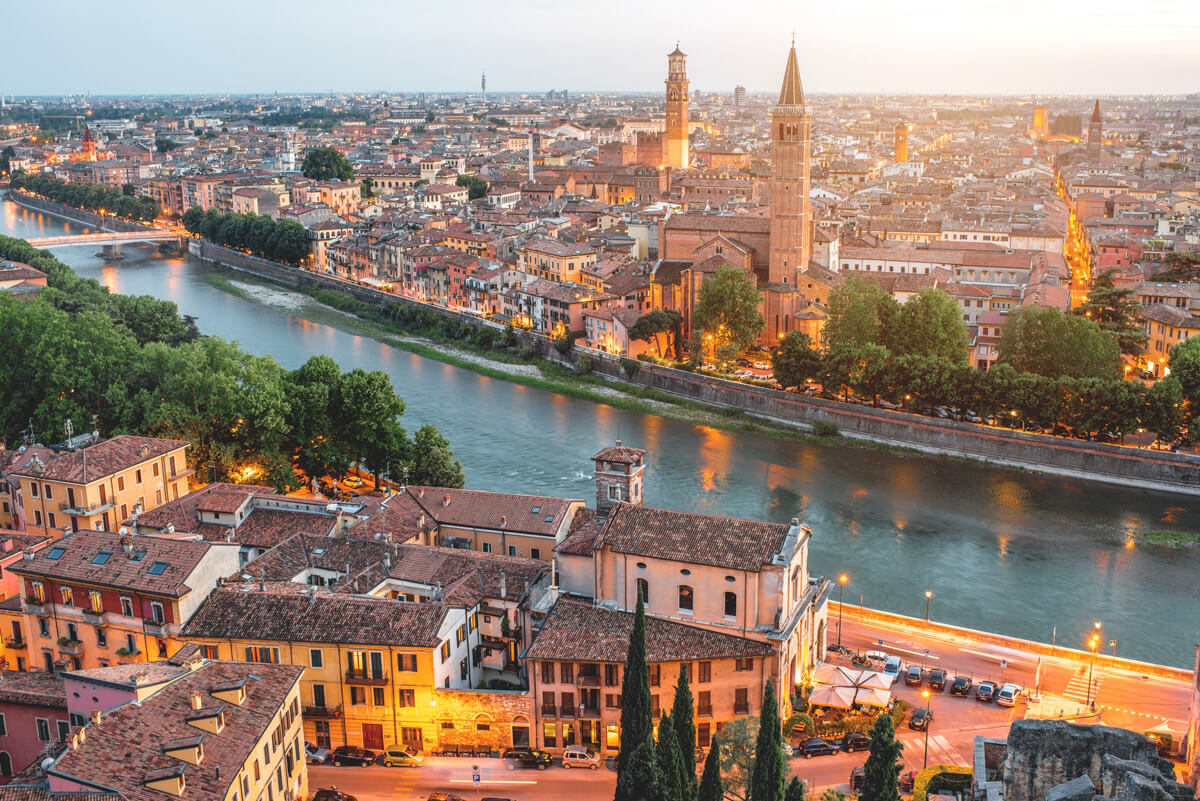 Verona-Sehenswuerdigkeiten-Italien-Aussicht-Altstadt