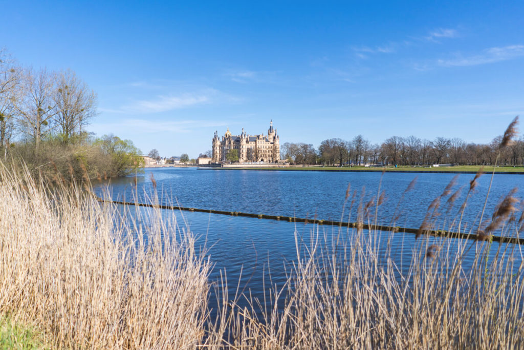 Schwerin Burgsee Blick auf Schweriner Schloss