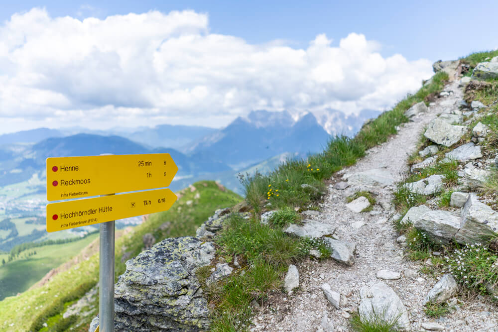 Wanderung-Henne-Gipfel-Wegweiser