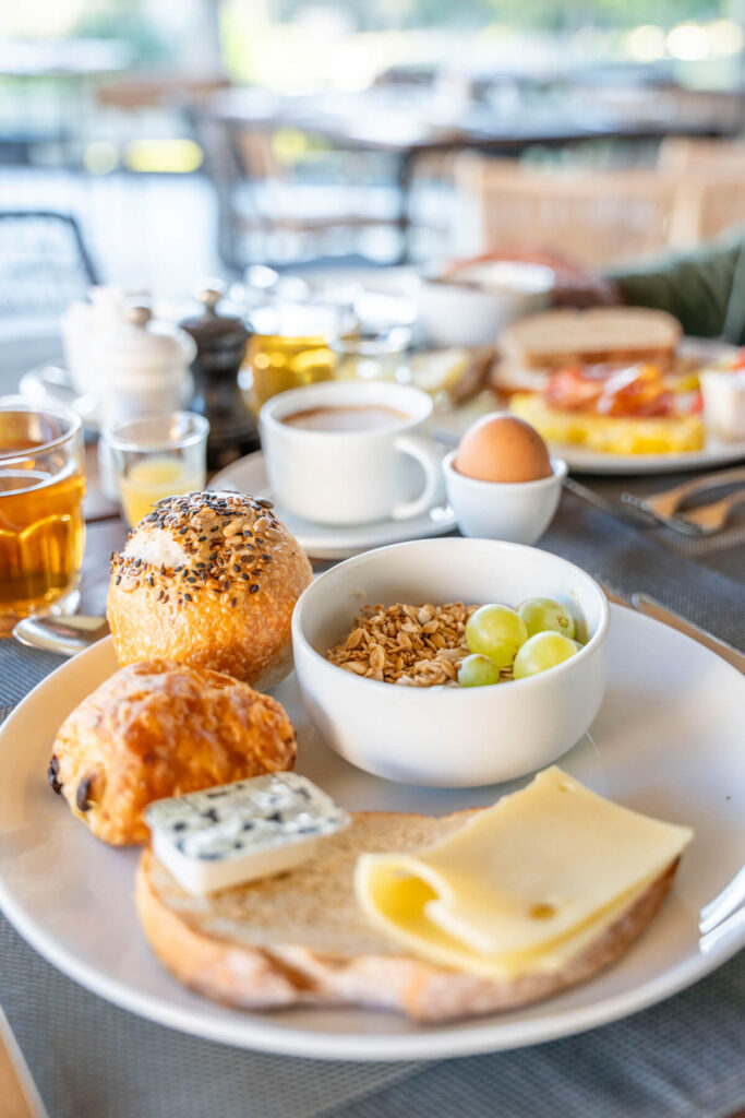 Frühstück Mokuti Lodge