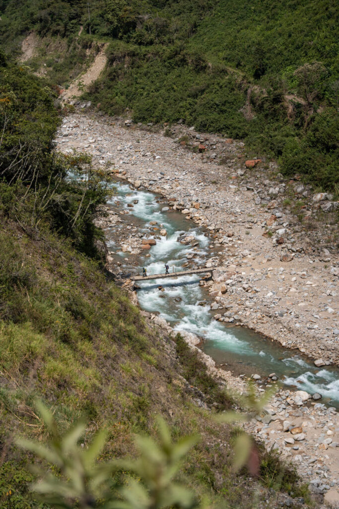 Salkantay Trek Etappe 3: Immer am Salkantay-Fluss entlang Salkantay Trek Etappe 3 Brücke
